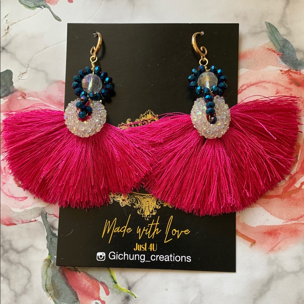 Fucsia tassel earrings